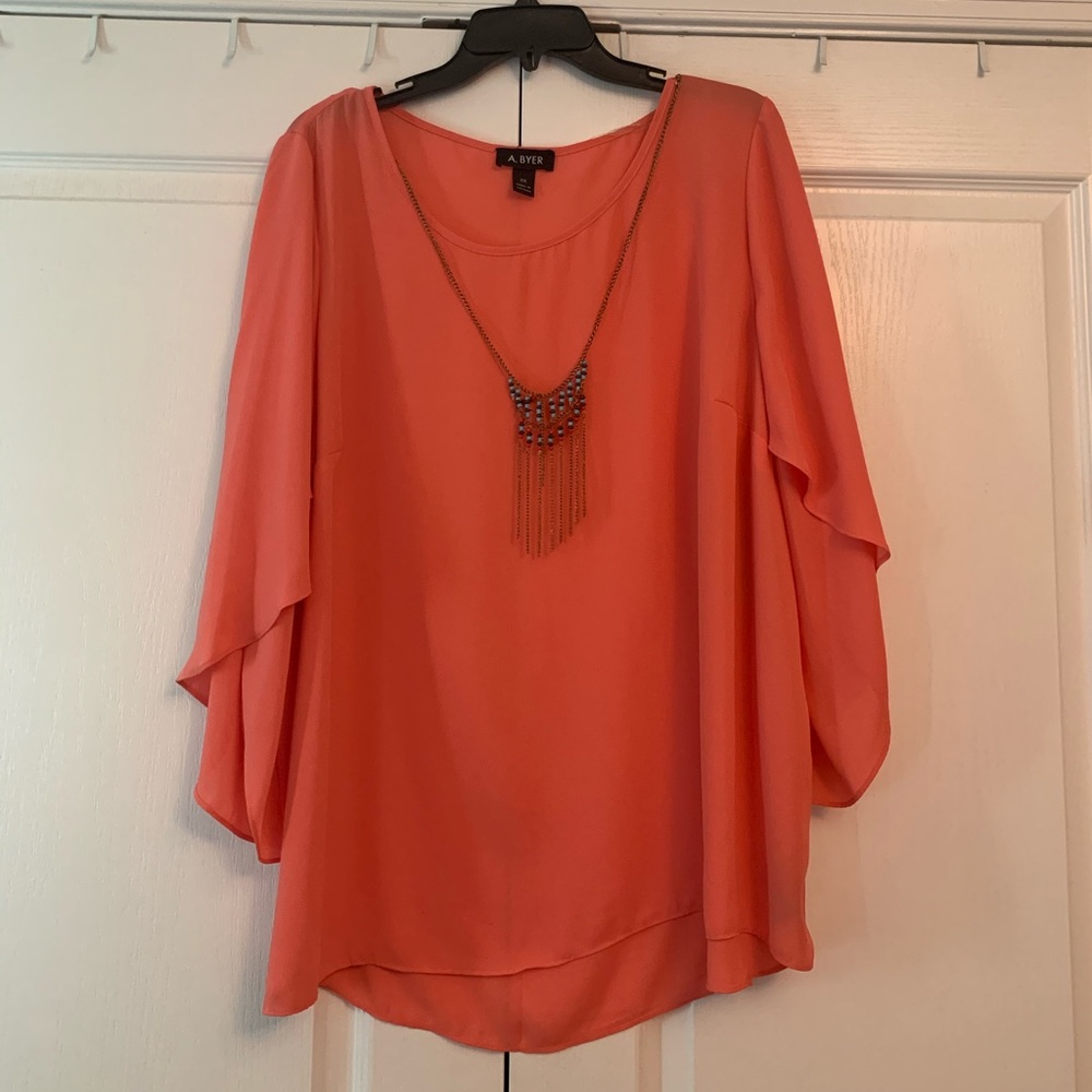 NWT Coral chiffon flowy top, built in necklace